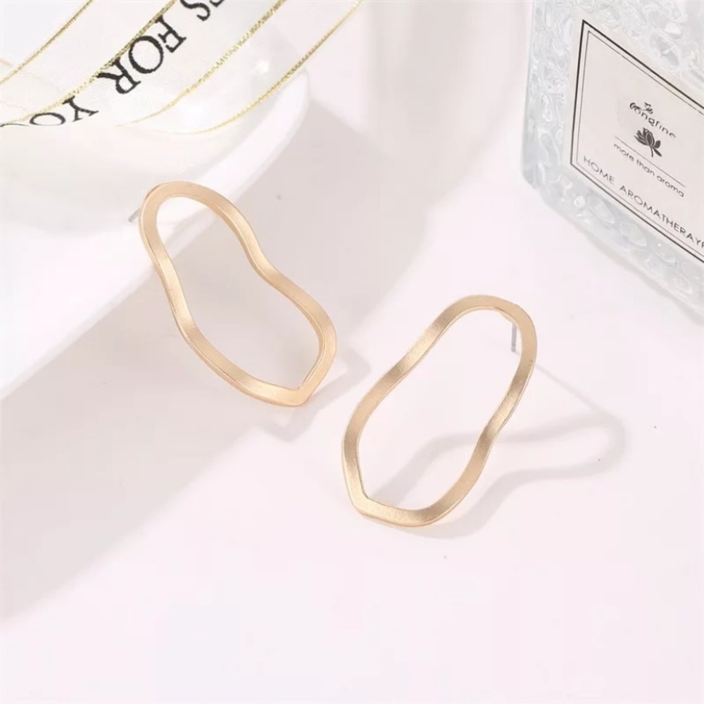 5/$25 Gold Hollow Oval Loop Earrings - Picture 2 of 4